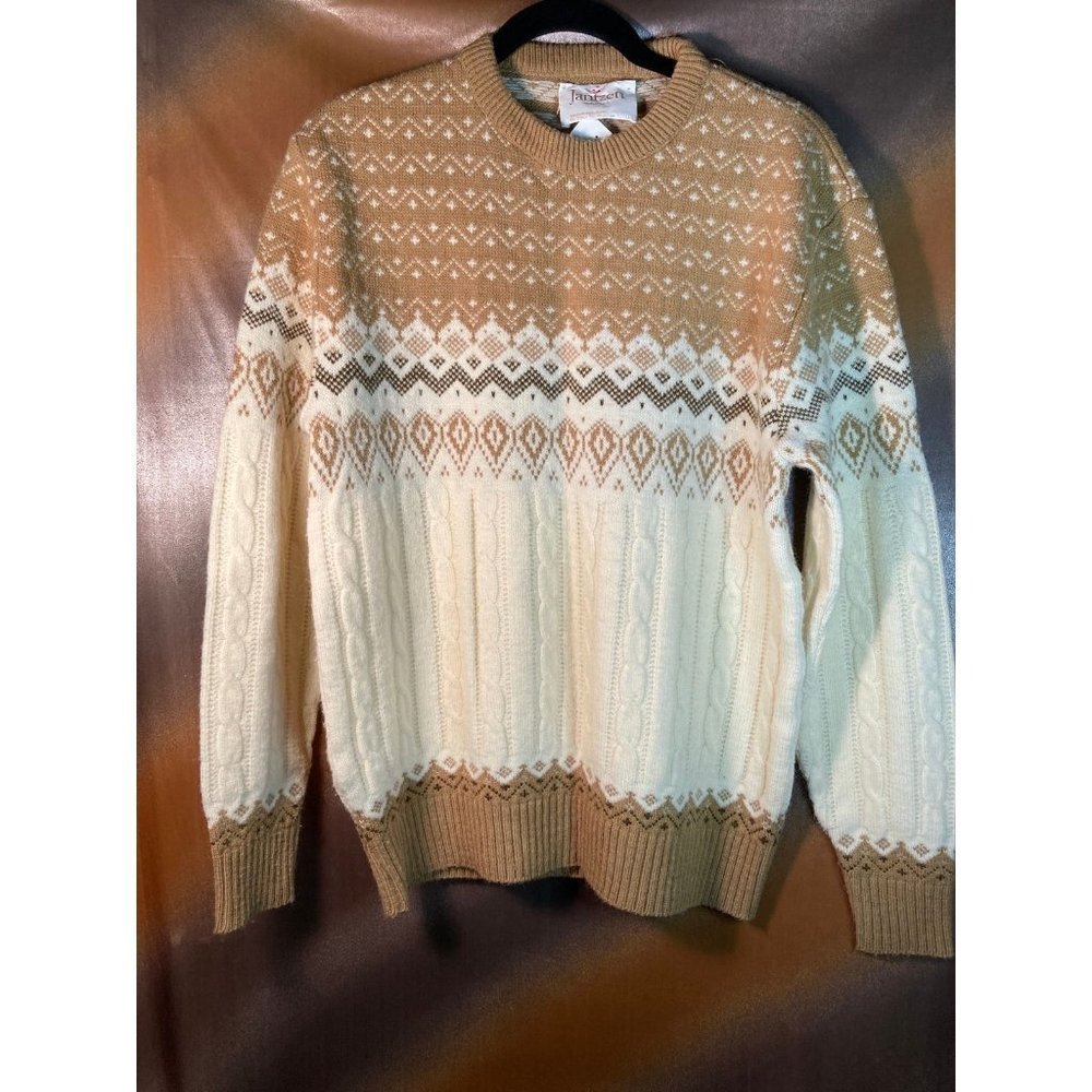 Vintage 70’s Jantzen sweater. Acrylic knit.‎ Size L. 42”